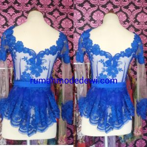 Kebaya Peplum Warna Biru Elektrik Dengan Belt Pinggang Tampak Belakang